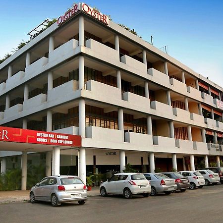 ホテル オイスター Chandīgarh エクステリア 写真